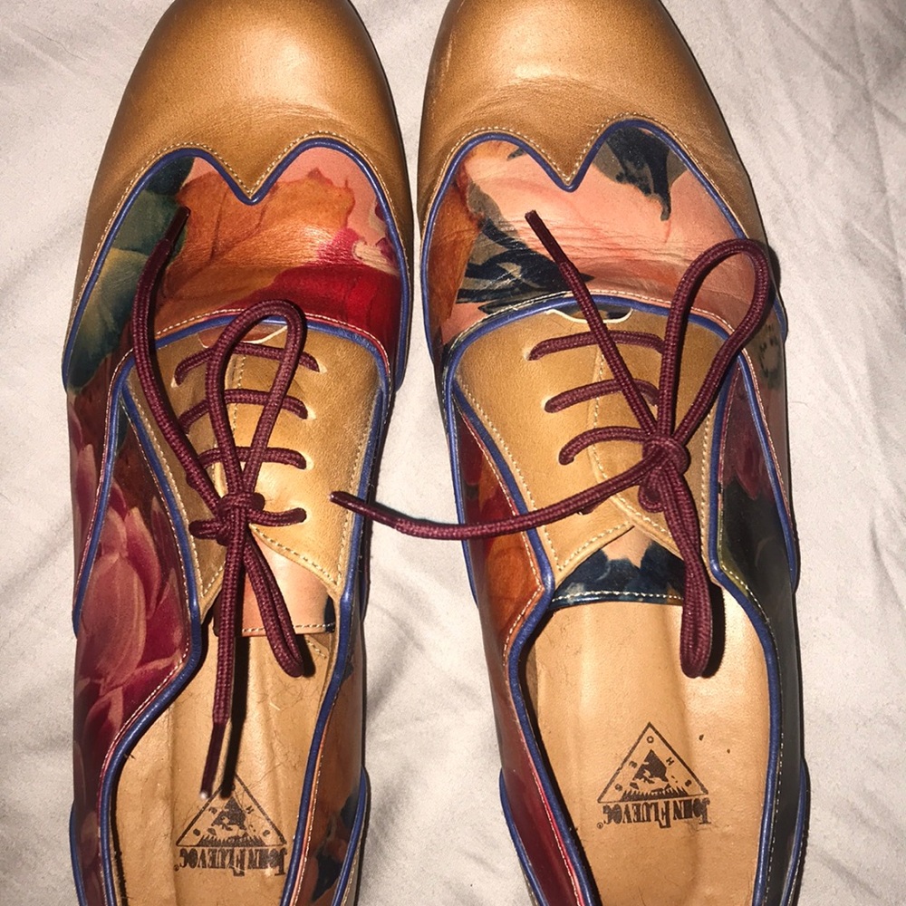 John fluevog painted flower laced shoes size 10